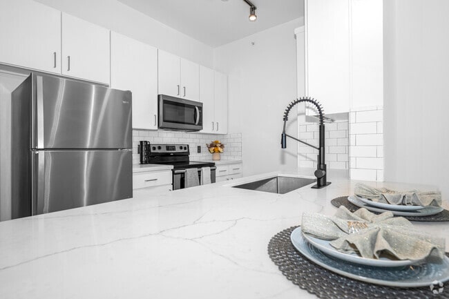 Studio 1 Bath, 579 Sq. Ft.