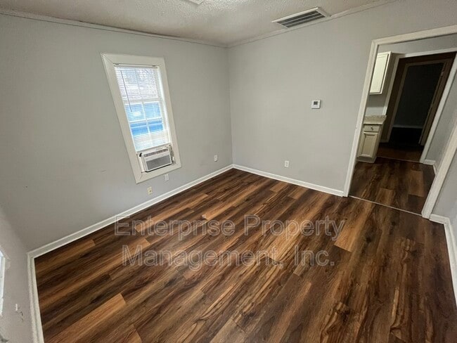 Photo - 677 Buntyn St