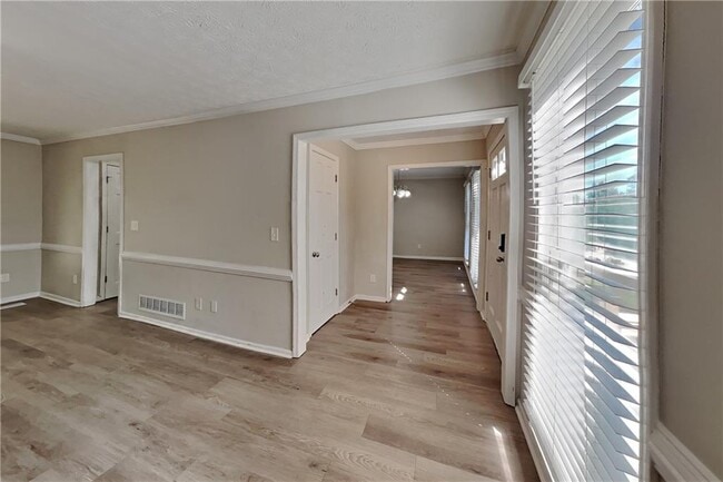 Photo - 3867 Buckland Dr SW