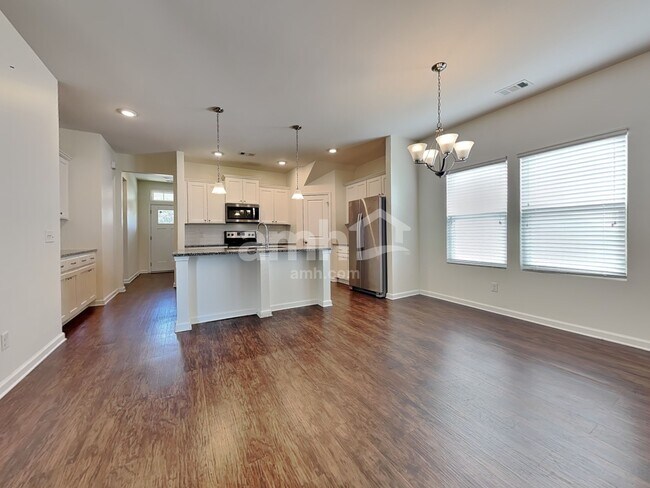 Photo - 330 Crabapple Cir