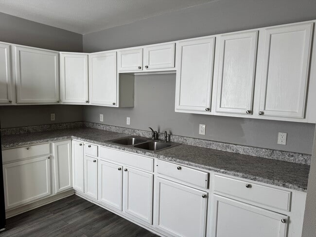 Photo - 1208 W 5th St