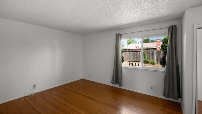 Photo - 3bed/2bath home available now!