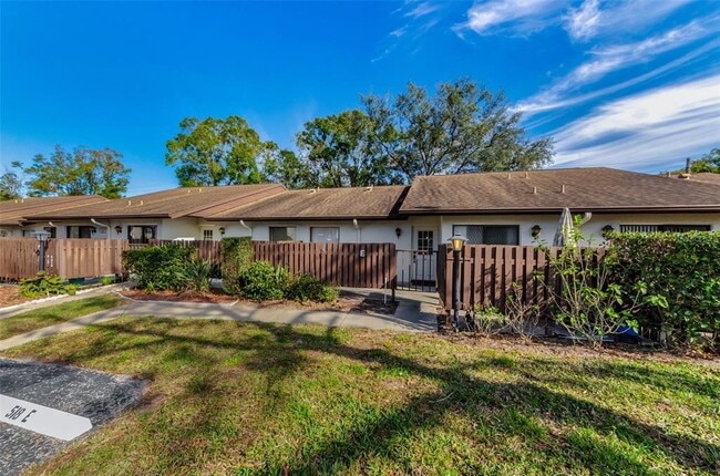 Photo - 1725 Pine Ridge Way E House