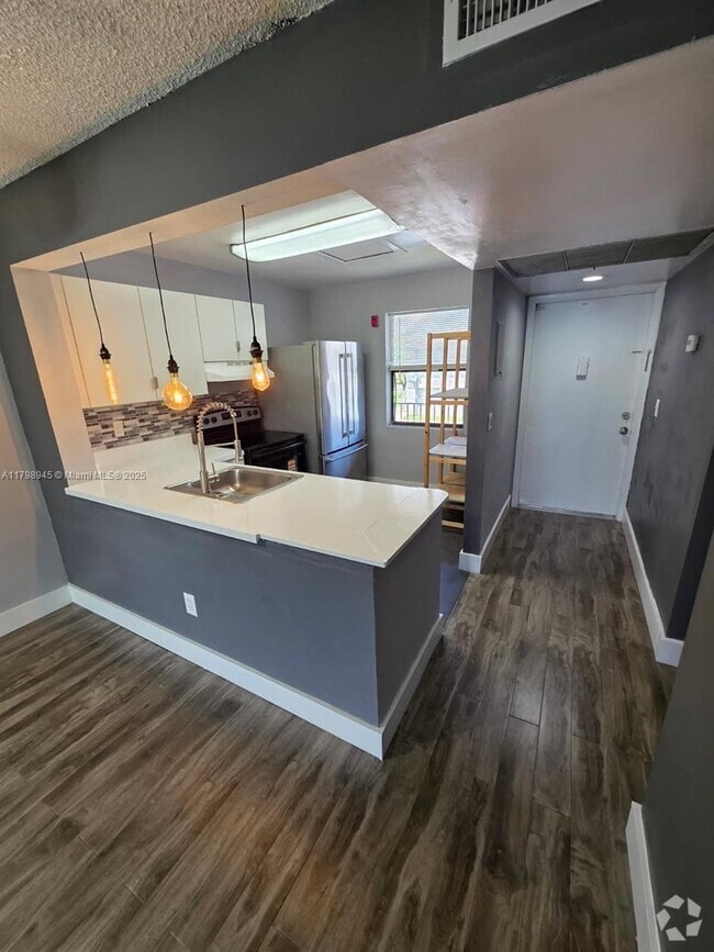 Building Photo - 7670 SW 152nd Ave Unit 1-205 Rental