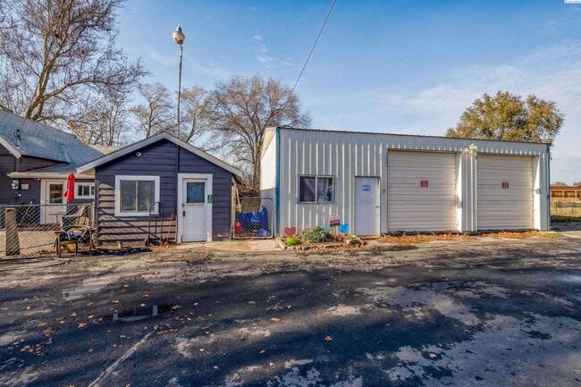 Building Photo - 2.24 Acres in Kennewick Rental