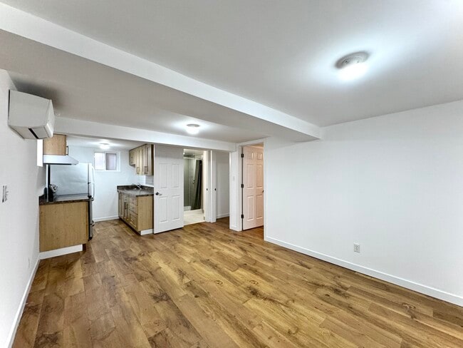 Building Photo - 135 Chisholm Ave Unit 5