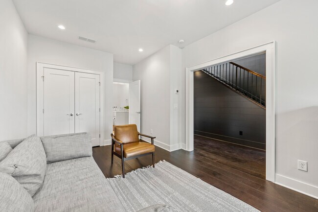 Photo - 2528 Appleden Pl