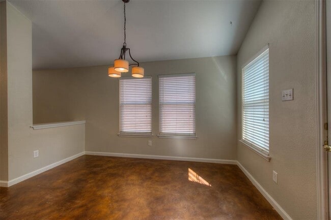 Photo - 290 Middle Creek Dr