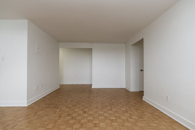 551 Eglinton Ave E Unit 501