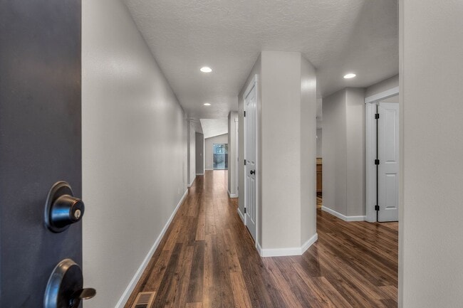 Photo - 4 Bed 2.5 Bath Single level - Fenced