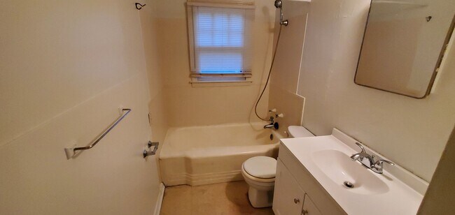 Photo - 1705 Douglas St Unit B