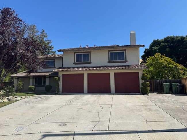 Lots of Square Footage in this wonderful 4... - Lots of Square Footage in this wonderful 4... House
