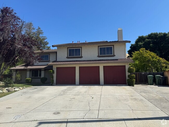 Building Photo - Lots of Square Footage in this wonderful 4... Rental