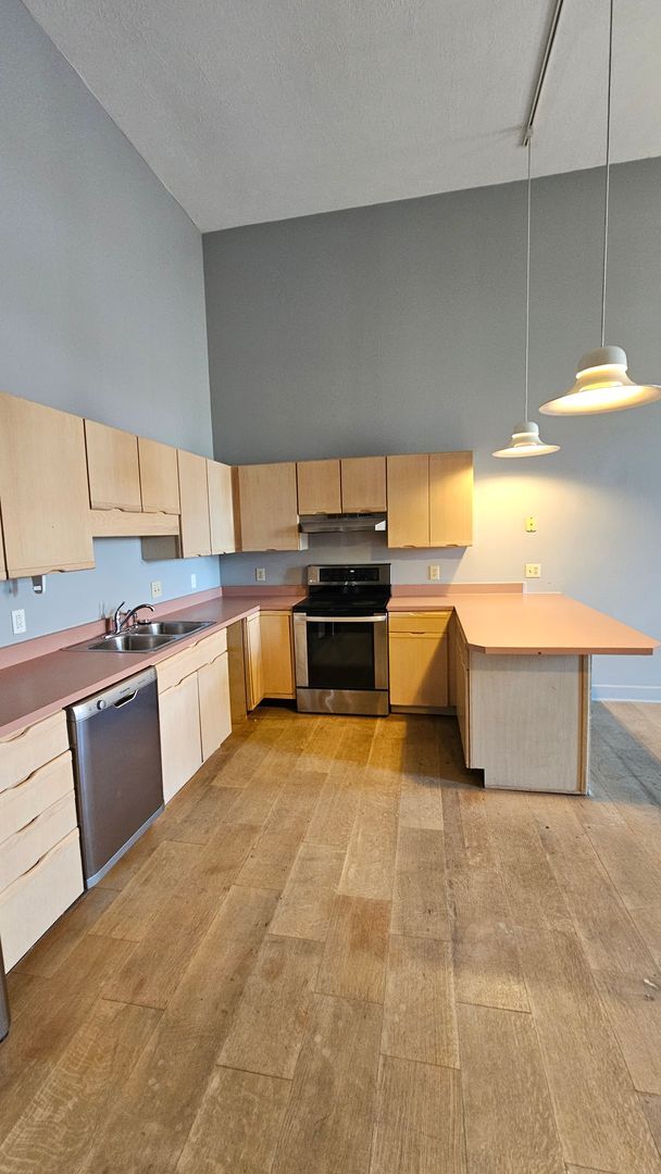 Photo - 2 Months Free — Downtown 2 Bedroom Near IU Unidad B