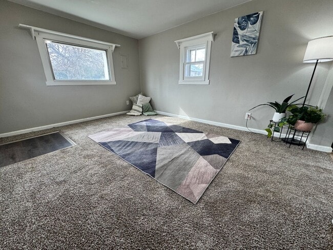 Photo - 2 bed, 1 bath home for rent in Waterloo