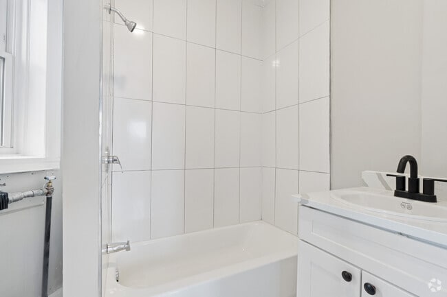 Studio 1BA - 450SF - Bathroom