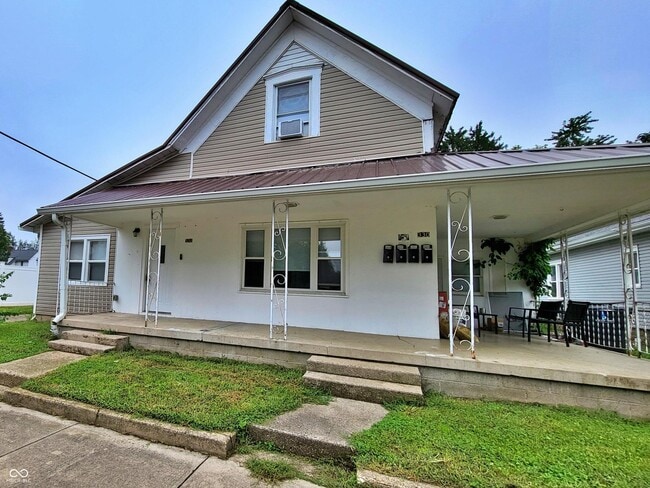 Photo - 332 W 6th St