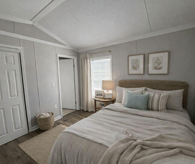 Photo - 1113 Chicago Bulls St