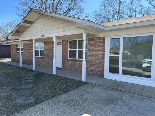 1003 Shirley Dr