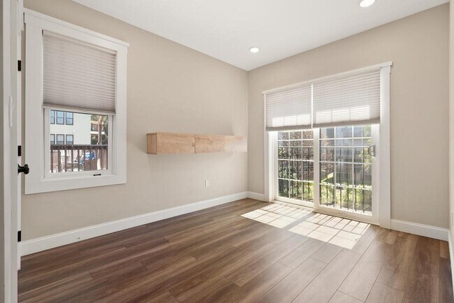 Photo - 701 E 2nd St Unit 1