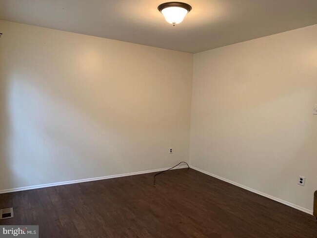 Photo - 513 Fairview Rd