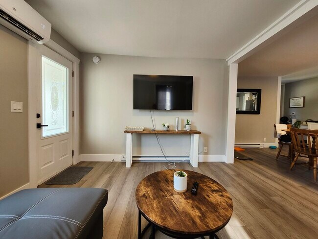 Photo - 123 Churchill St