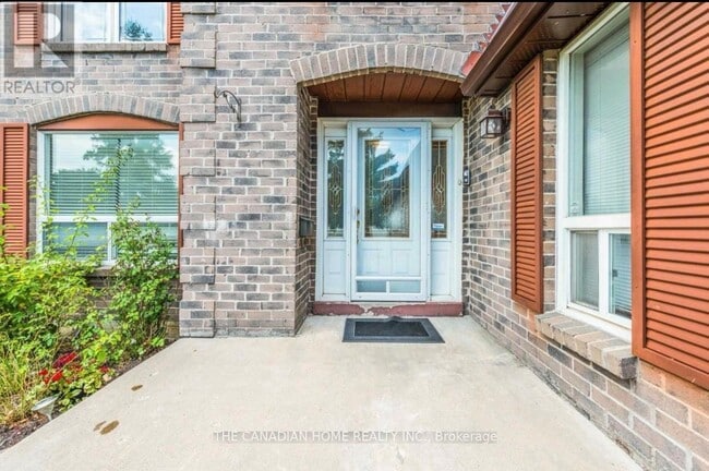 Photo - 52 Moffatt Ave