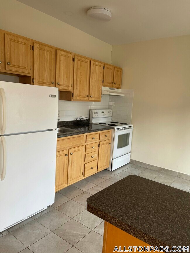 Building Photo - 1137 Commonwealth Ave