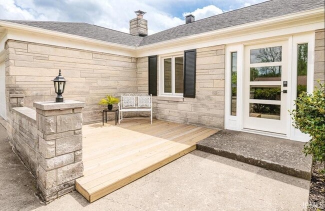 Photo - 1416 E Clairmont Pl