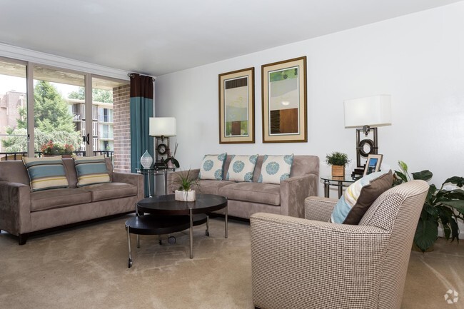 Spacious living room for entertaining - Strathmore House Apartments