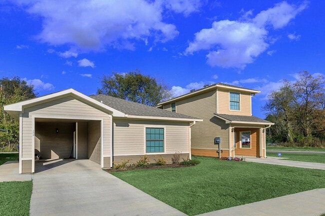 Photo - 401 N Elm St Unidad #401
