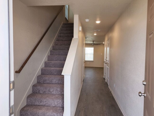 Photo - 1704 Montell St Unit B