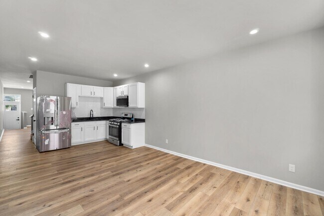 2505 E Fayette St
