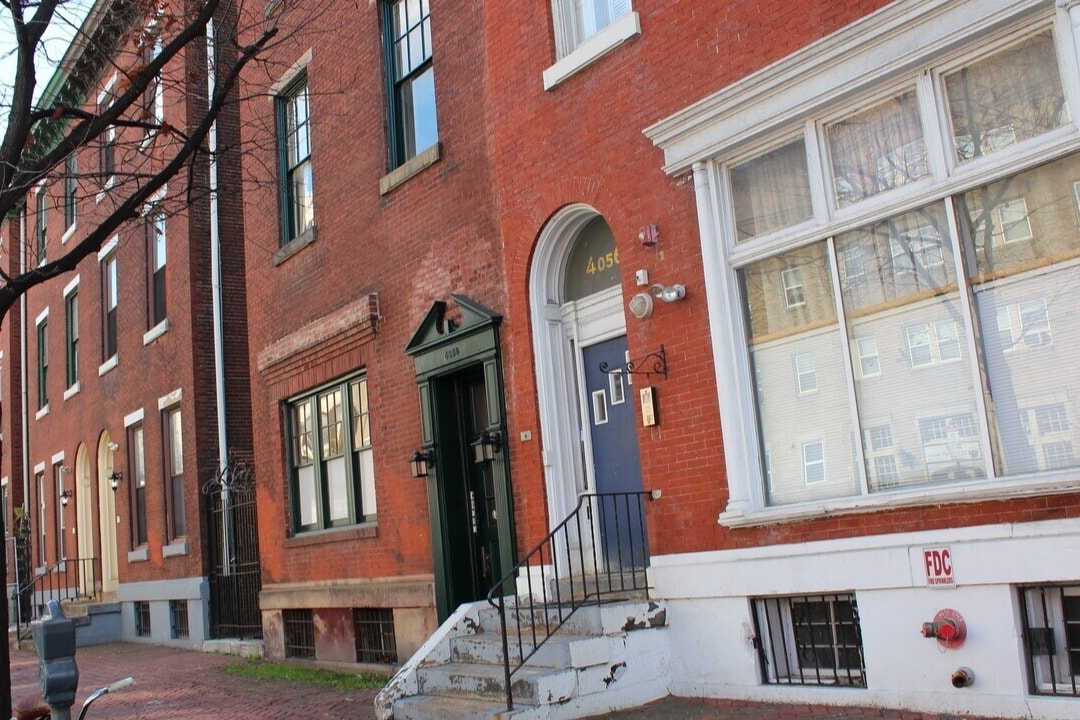 Outside - 4054 Chestnut St