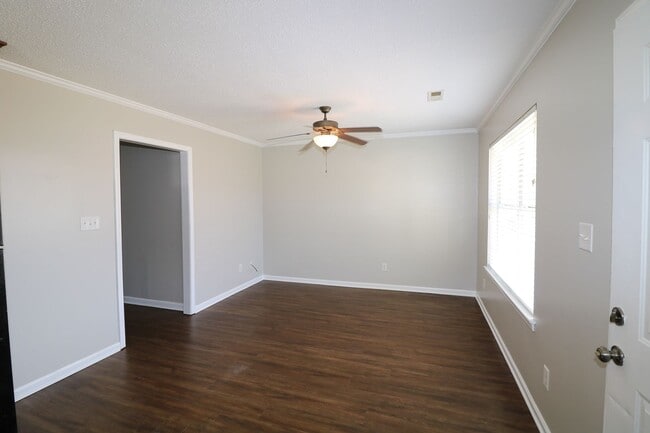 Photo - THIS IS A TRIPLEX GROUND FLOOR UNIT IN LINCOLN