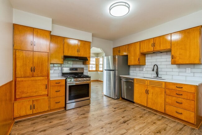 Photo - 705 2nd Ave SE