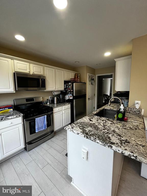Photo - 1185 Cypress Tree Pl