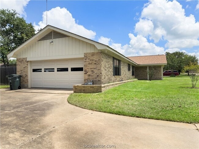 Photo - 2525 Willow Bend Dr