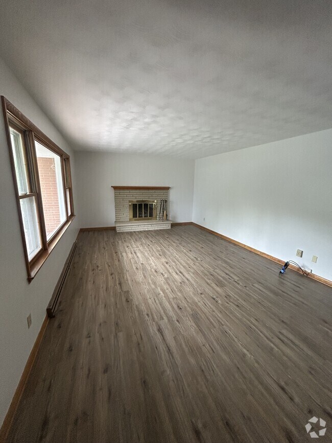 Building Photo - 296 Knoll Dr Rental
