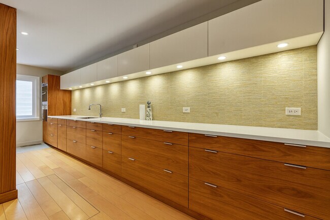 Photo - 419 W Briar Pl