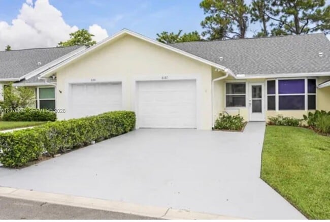 Building Photo - 8187 SE Fox Hill Pl