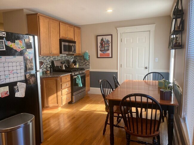 Building Photo - 35 Pinckney St Unit 1
