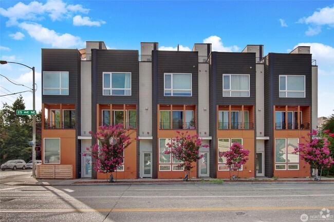 Building Photo - 2Bd/2Ba Seattle Townhouse