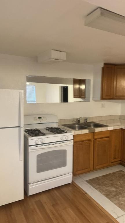 655 W 7th St