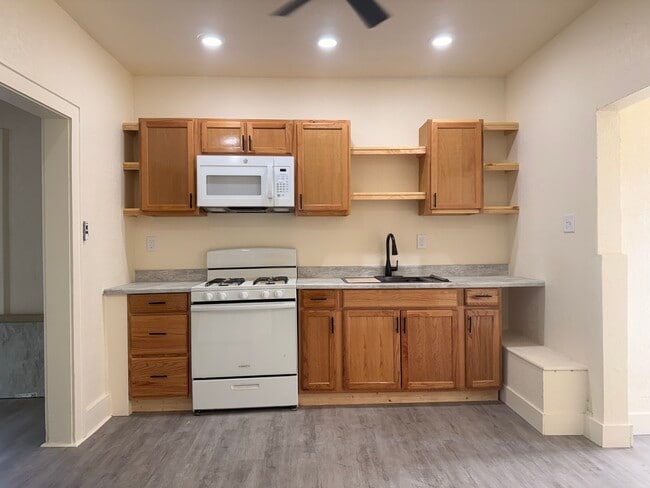 Photo - 1504 Philo Rd