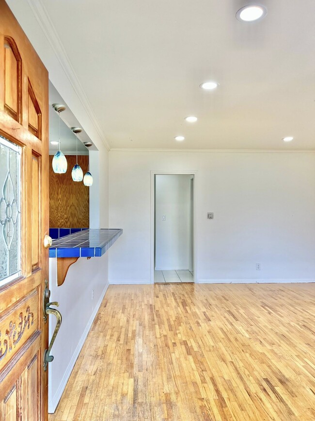 Photo - 2013 Plant Ave