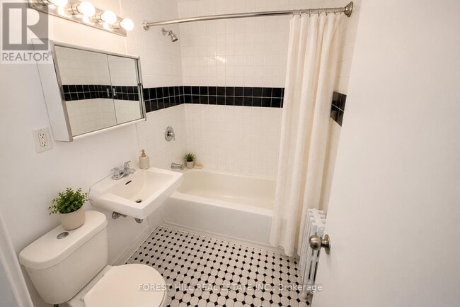 Photo - 108 Goodwood Park Ct