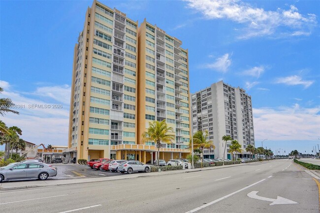 Building Photo - 1410 S Ocean Dr Unit 1102