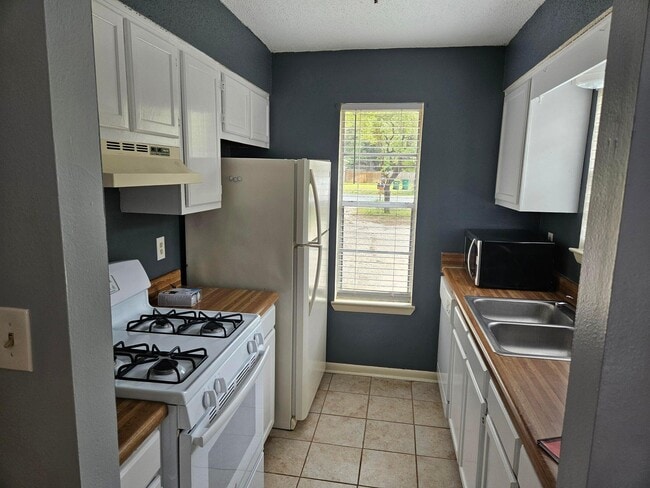 Photo - 310 Redwood Ave