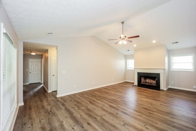 Photo - 110 Gingerbread Pl